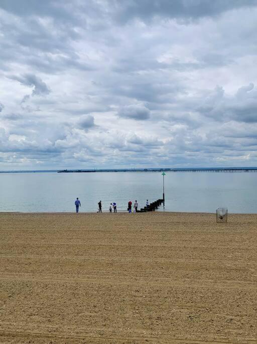 Apartments Near The Sea With Free Parking Southend-On-Sea Eksteriør bilde